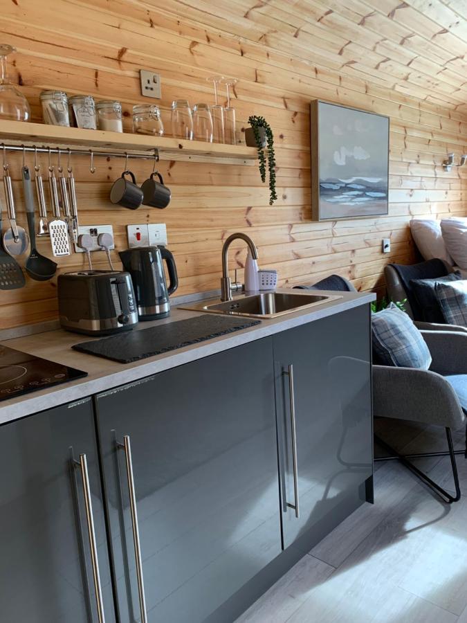 River Huts, Highland River Retreat With Hot Tub Inverness Exterior photo