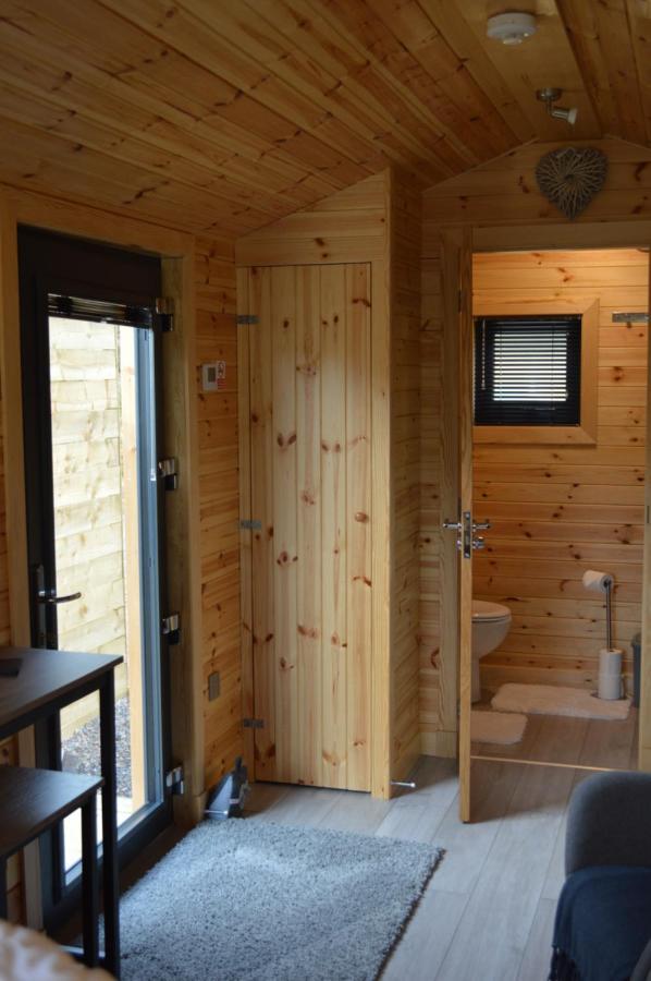 River Huts, Highland River Retreat With Hot Tub Inverness Exterior photo