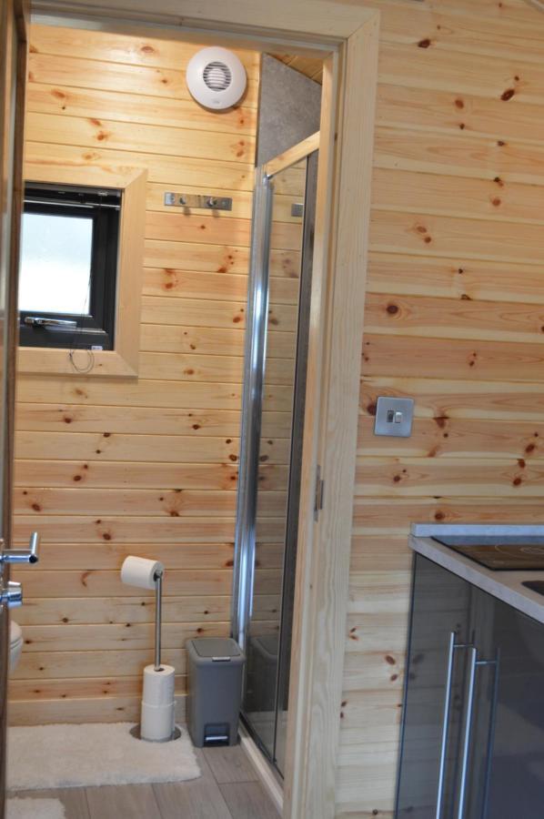 River Huts, Highland River Retreat With Hot Tub Inverness Exterior photo